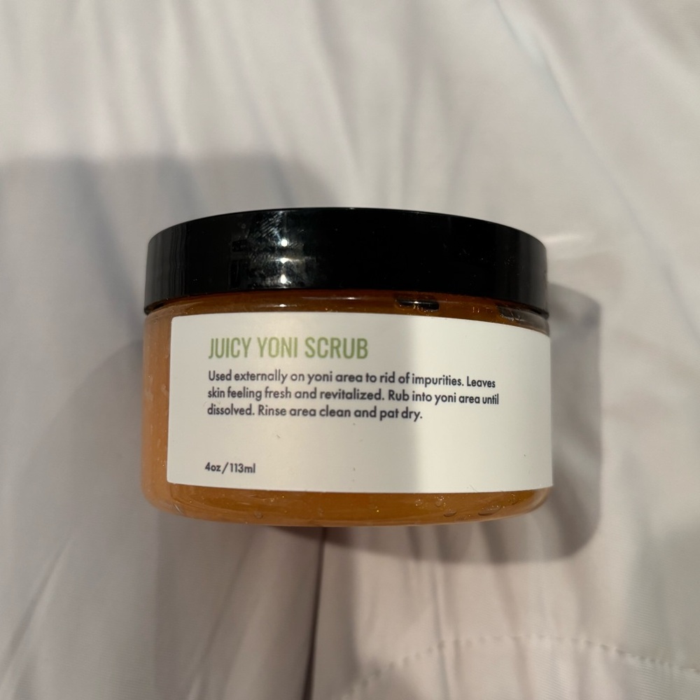 Gracefully natural Juicy Yoni Scrub